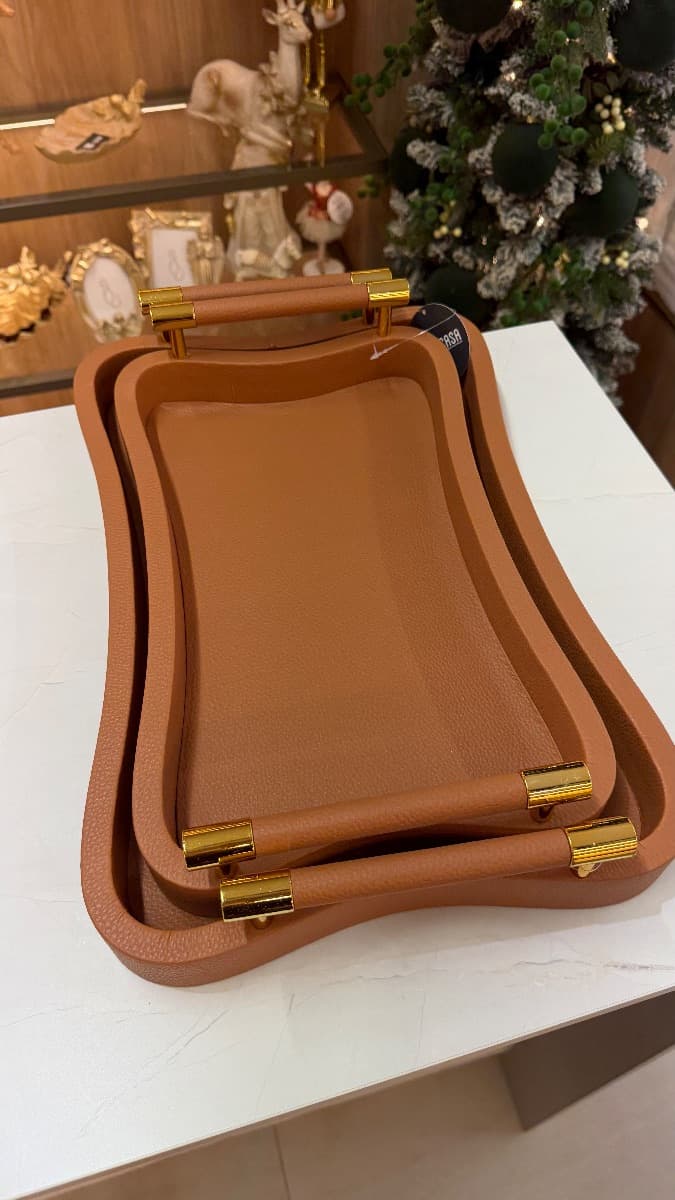 Kit de Bandejas Decorativas Caramelo com Detalhes Dourados – 2 Peças