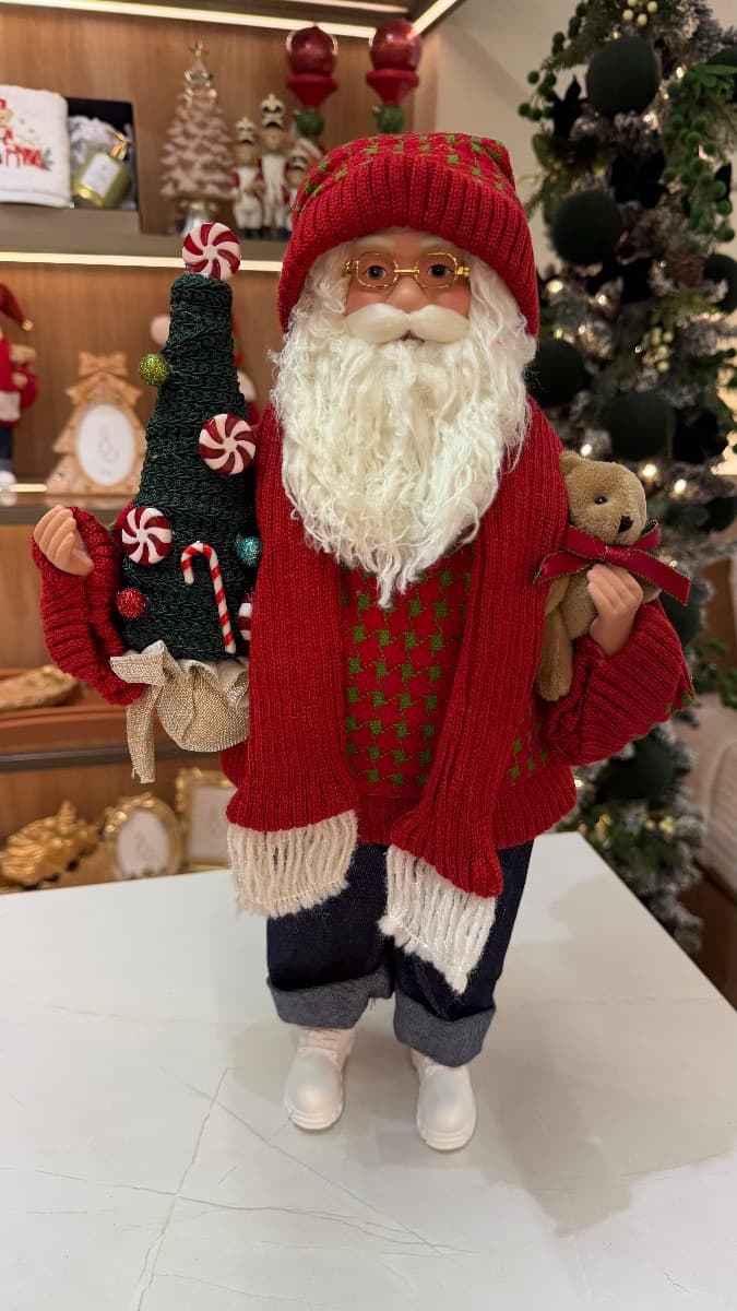 Papai Noel Decorativo com Árvore de Doces e Ursinho – 54 cm — imagem 2