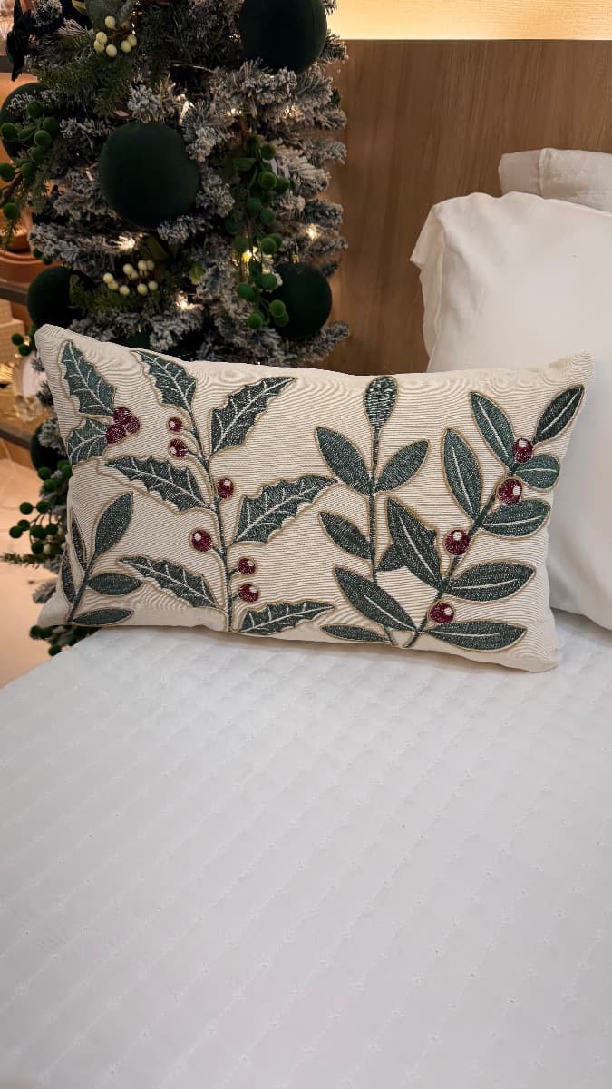 Almofada Natalina com Folhagens e Frutinhas – Cromus