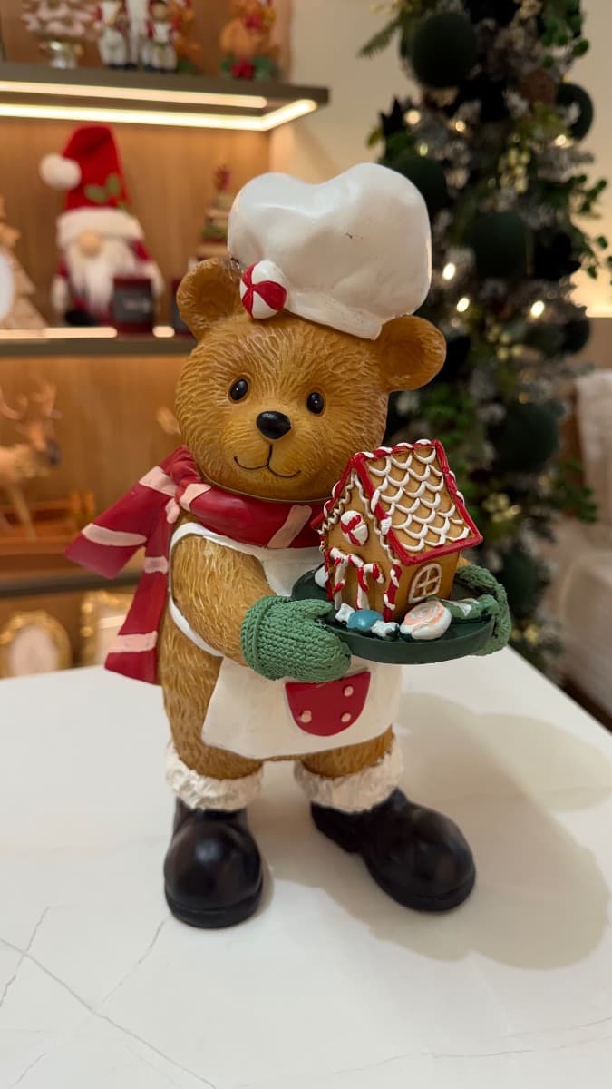 Urso Decorativo Natalino Chef com Casinha Gingerbread — imagem 3