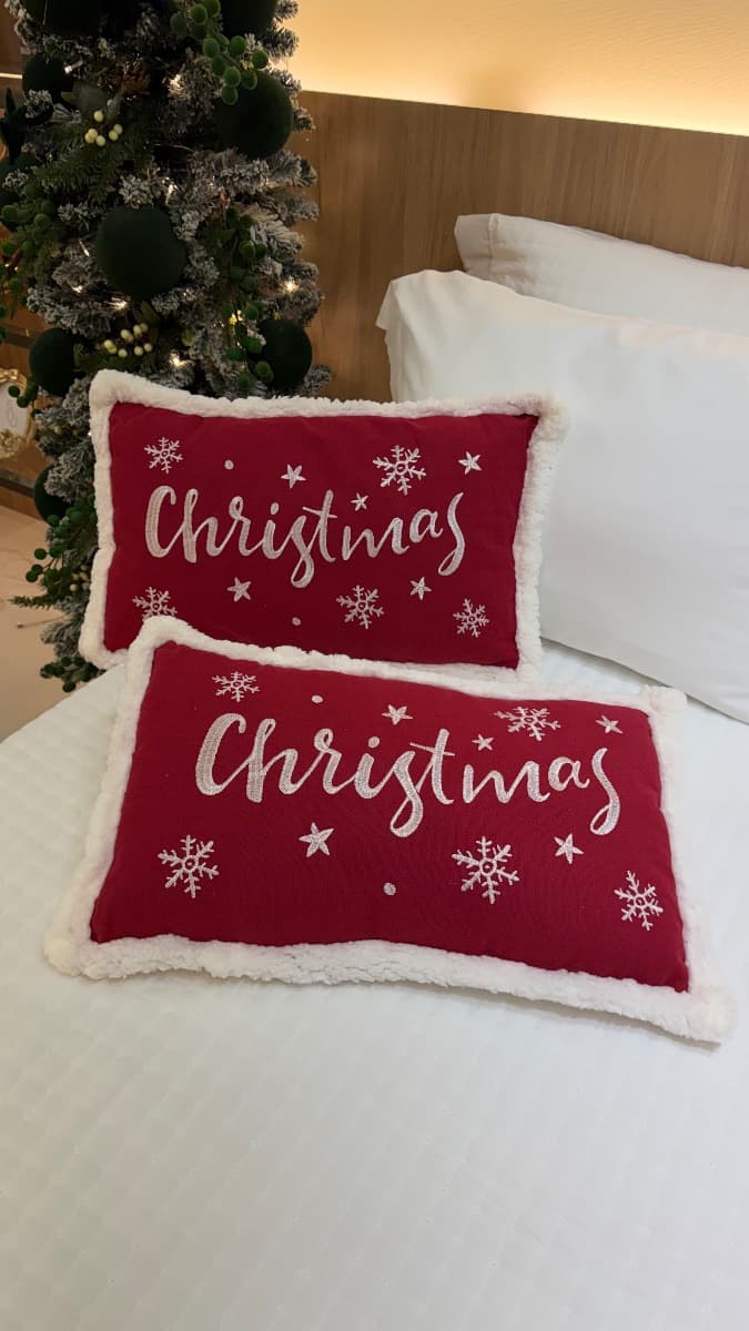 Almofada Vermelha e Branca Christmas – 50 cm — imagem 2