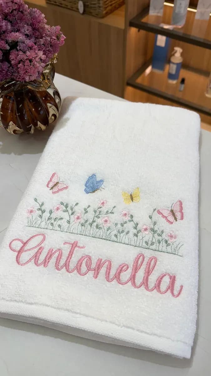 Toalha de Banho Infantil Trussardi Personalizada- Branca  — imagem 2