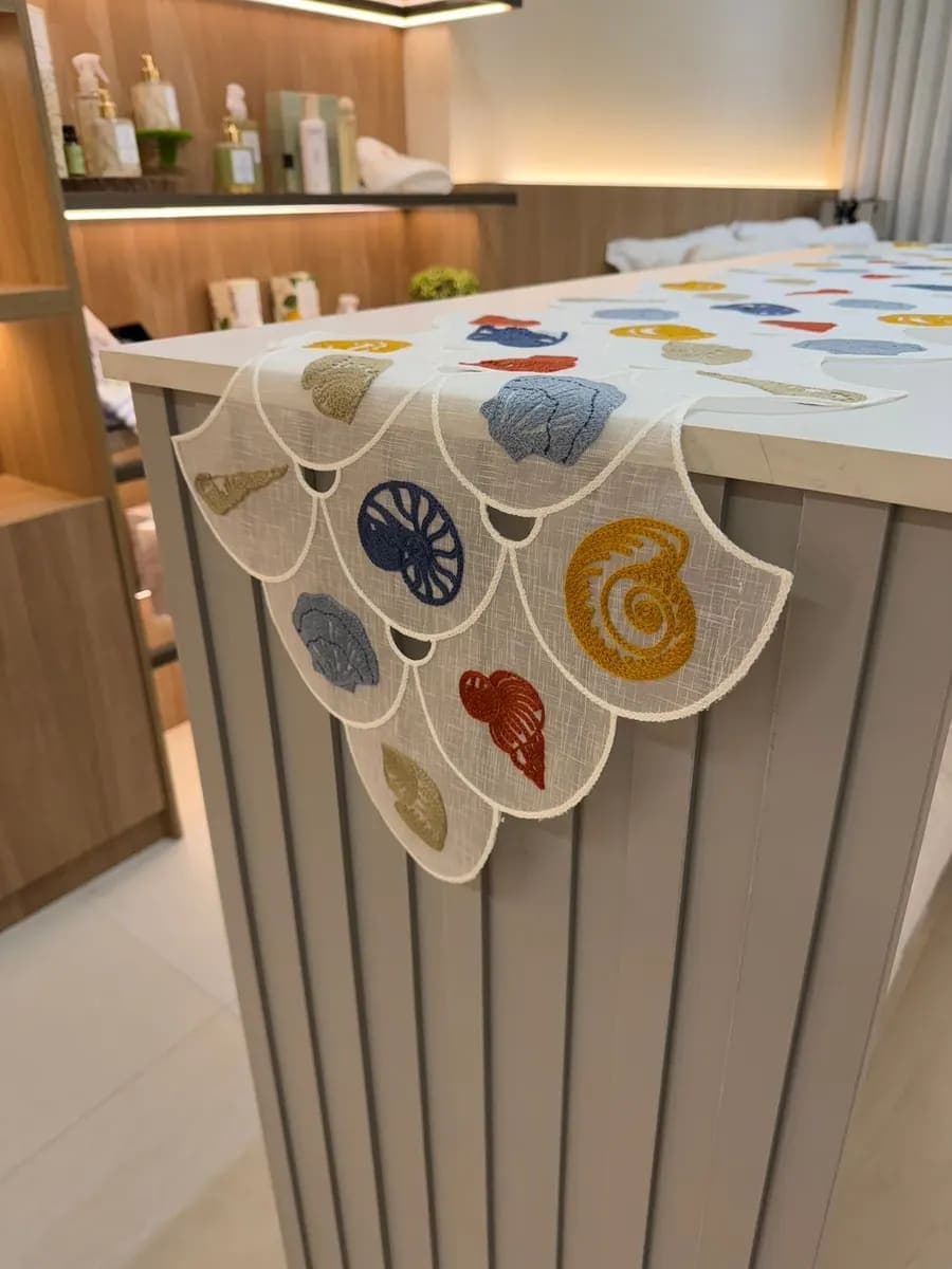 Trilho de Mesa Decorativo – Conchas