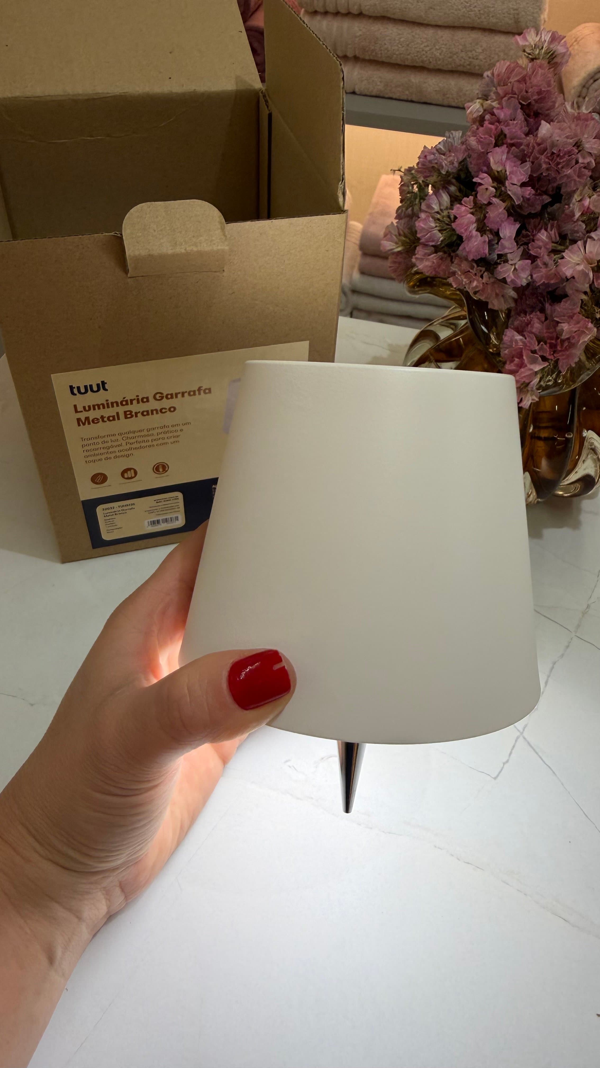 Luminária Garrafa LED Recarregável – Metal Branco — imagem 3