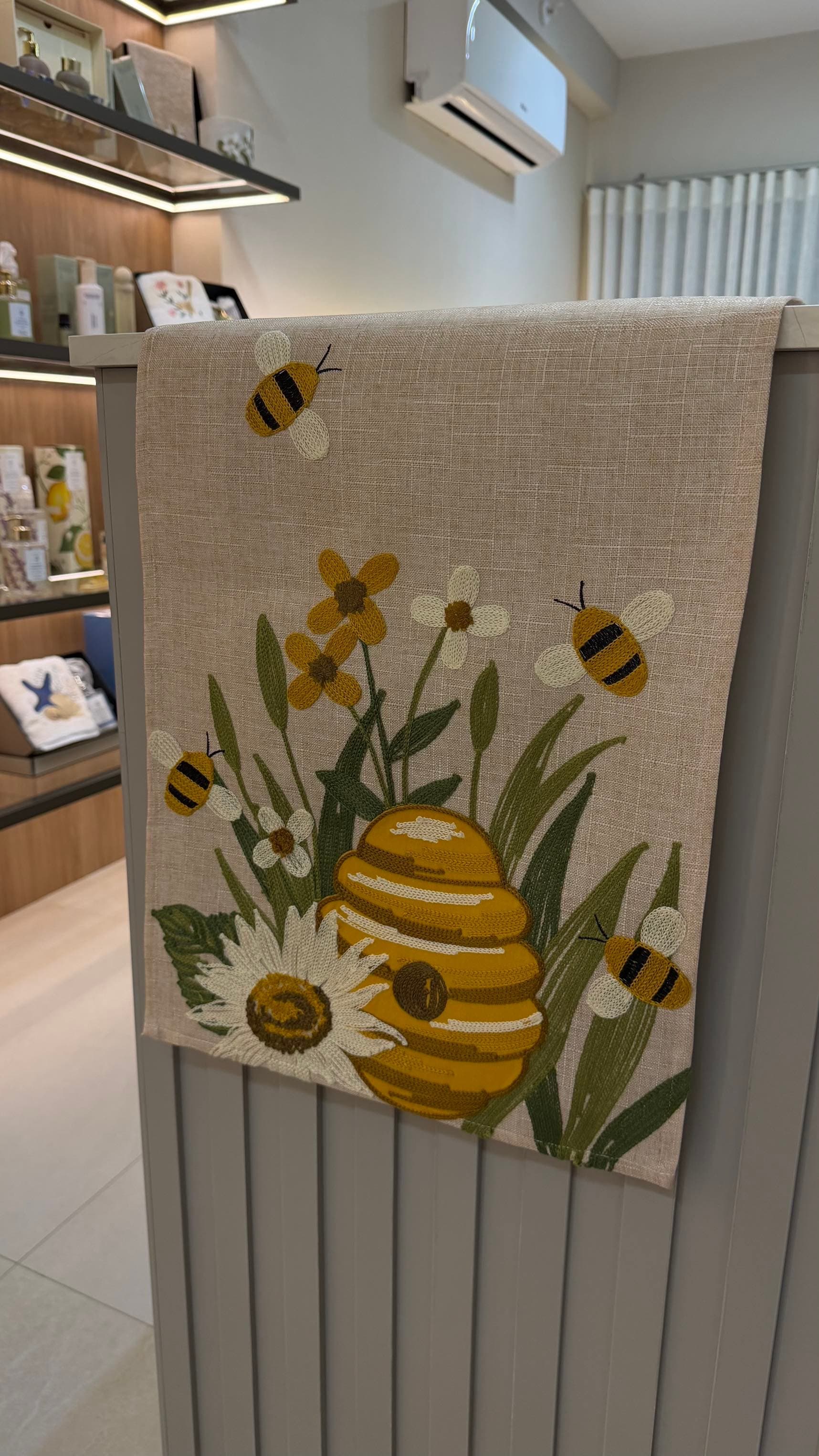 Trilho de Mesa Decorativo – Bee — imagem 1