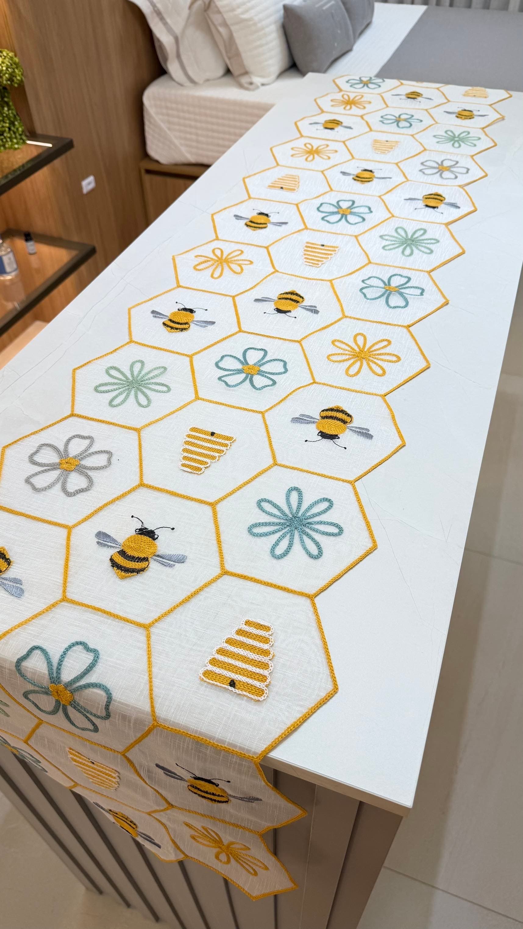 Trilho de Mesa Decorativo – Colmeia Abelhinhas — imagem 4