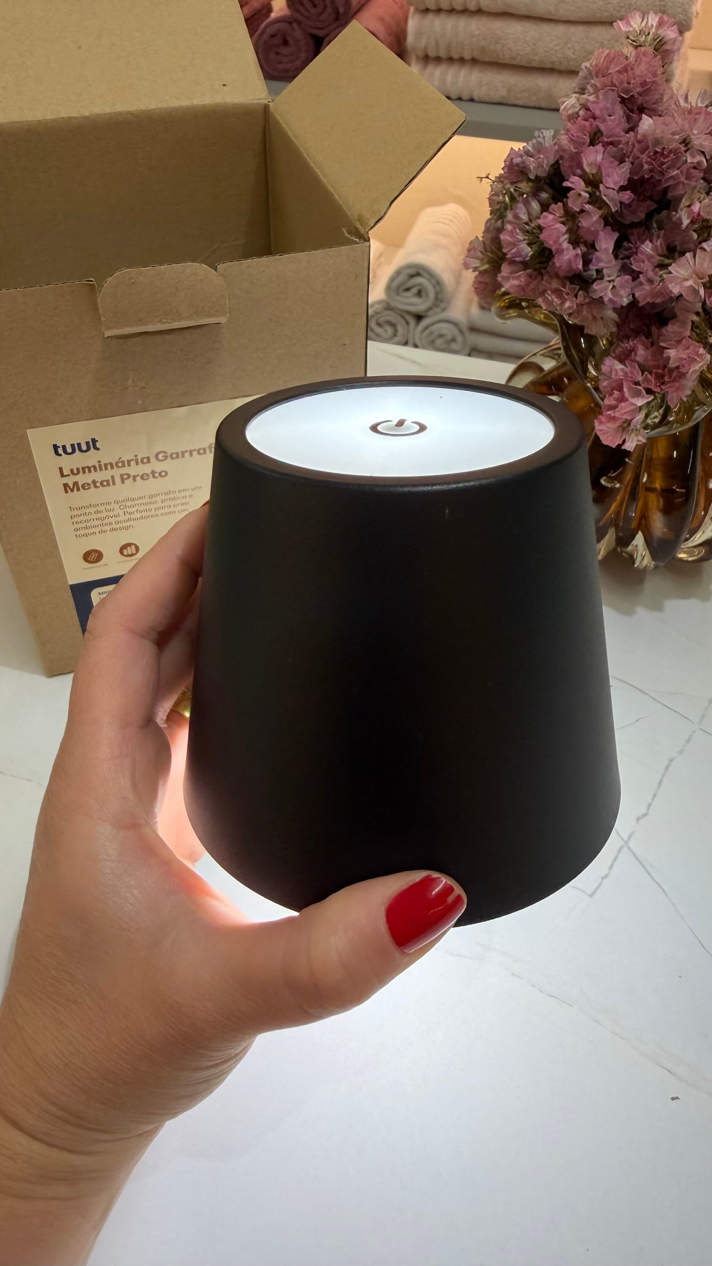 Luminária Garrafa LED Recarregável – Metal Preto