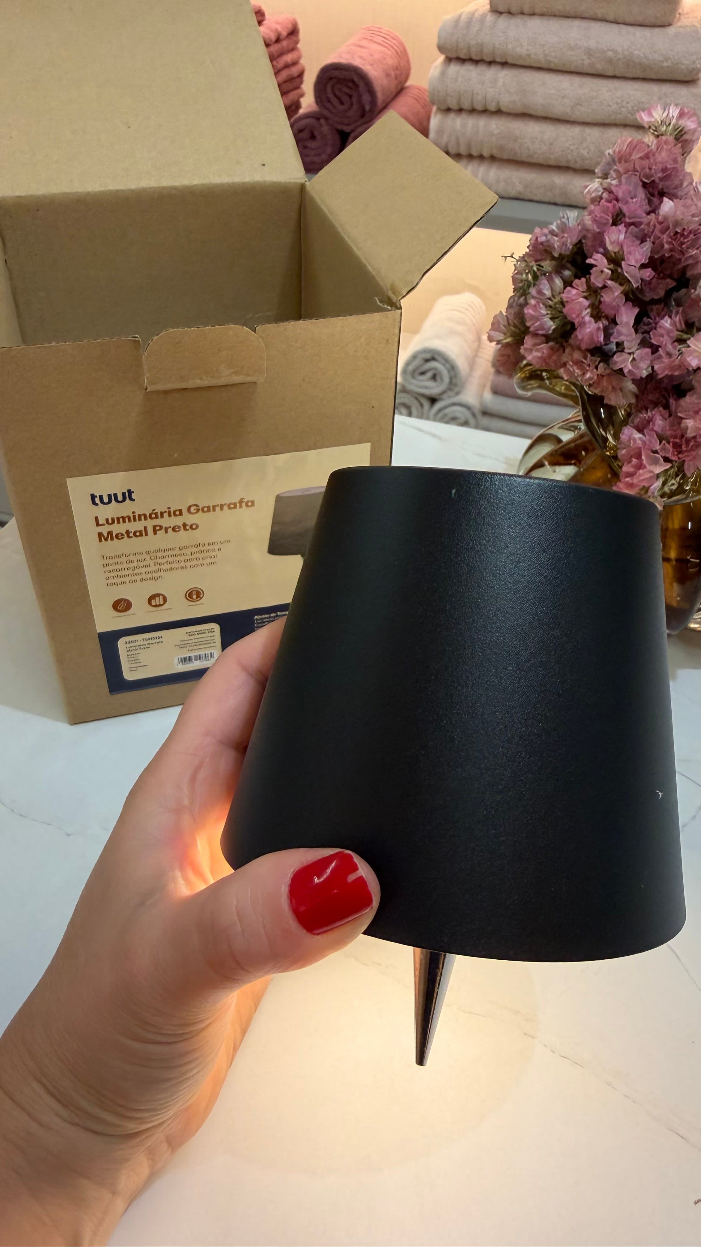 Luminária Garrafa LED Recarregável – Metal Preto — imagem 3