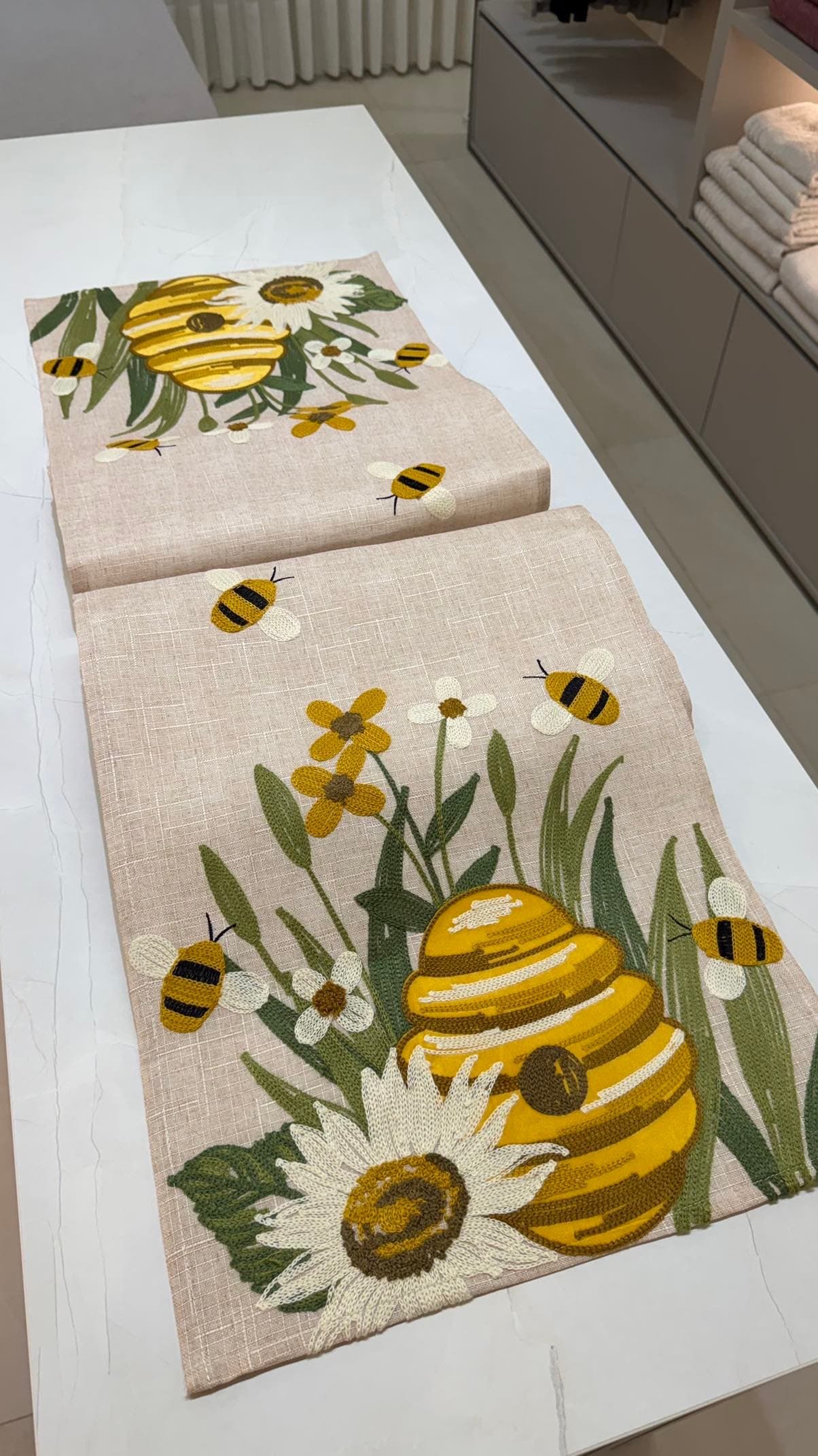 Trilho de Mesa Decorativo – Bee — imagem 2