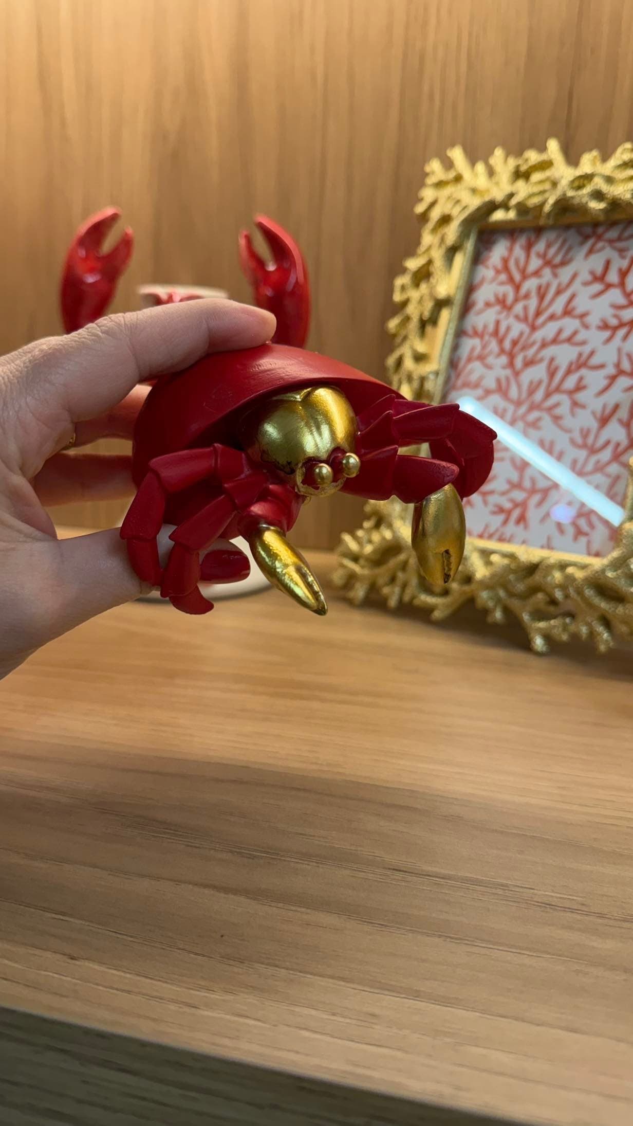 Caranguejo Decorativo em Resina – Vermelho e Dourado — imagem 2